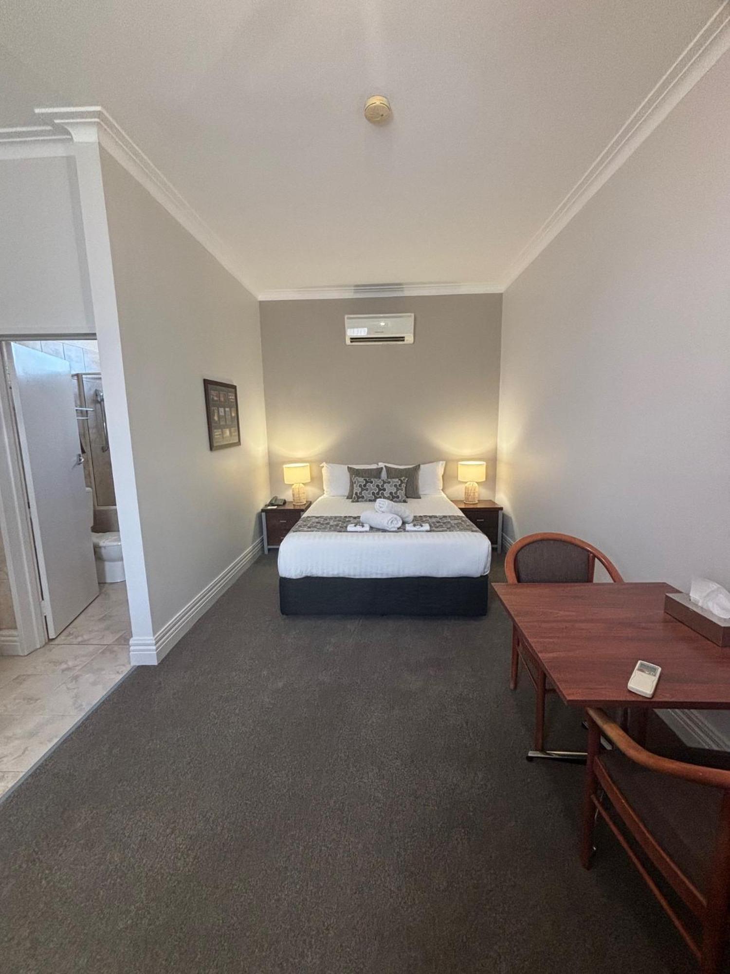 Silver Haven Motor Inn Broken Hill Extérieur photo